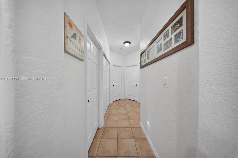 16437 SW 76th Ter Miami, FL 33193