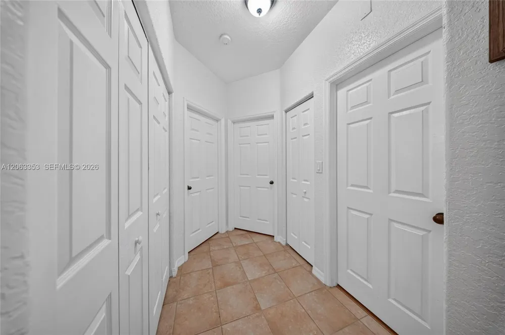 16437 SW 76th Ter Miami, FL 33193