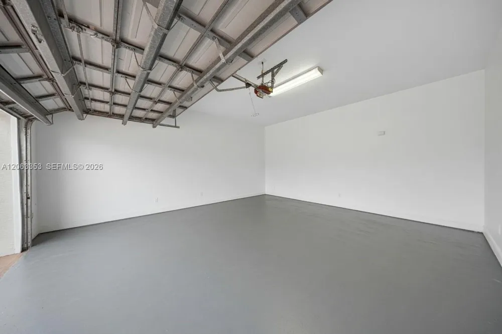 16437 SW 76th Ter Miami, FL 33193