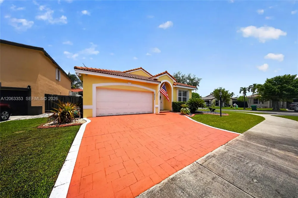 16437 SW 76th Ter Miami, FL 33193