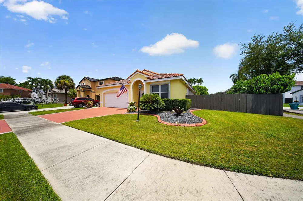 16437 SW 76th Ter Miami, FL 33193