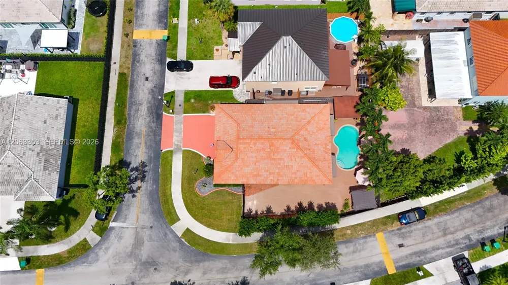 16437 SW 76th Ter Miami, FL 33193