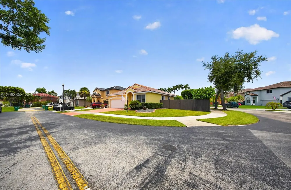 16437 SW 76th Ter Miami, FL 33193
