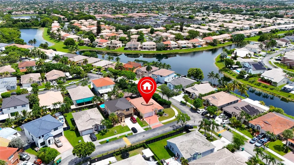 16437 SW 76th Ter Miami, FL 33193