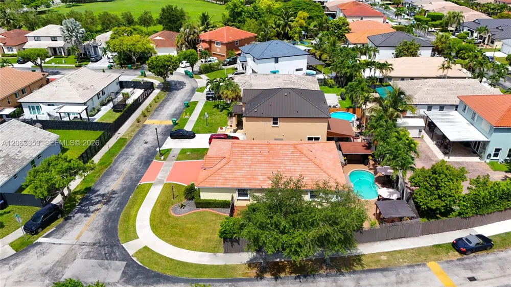 16437 SW 76th Ter Miami, FL 33193
