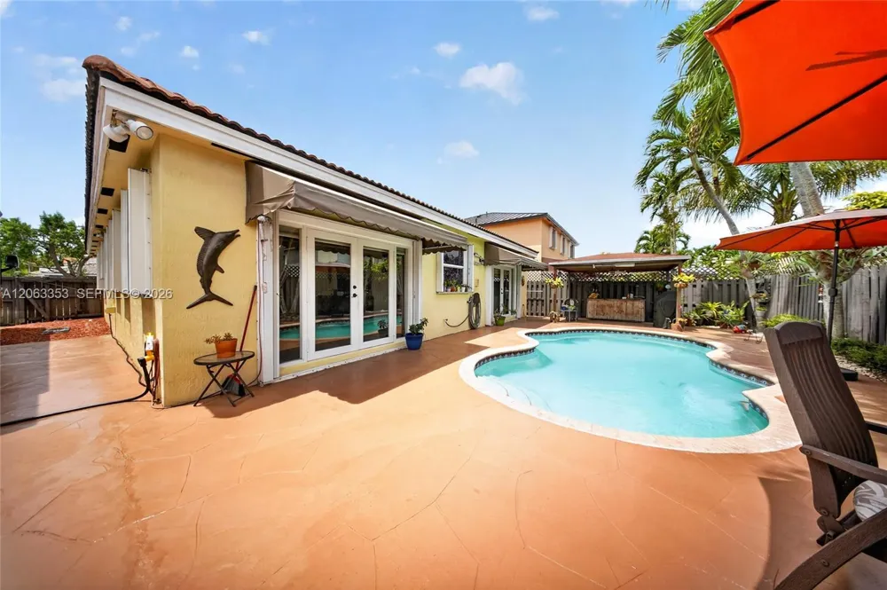 16437 SW 76th Ter Miami, FL 33193