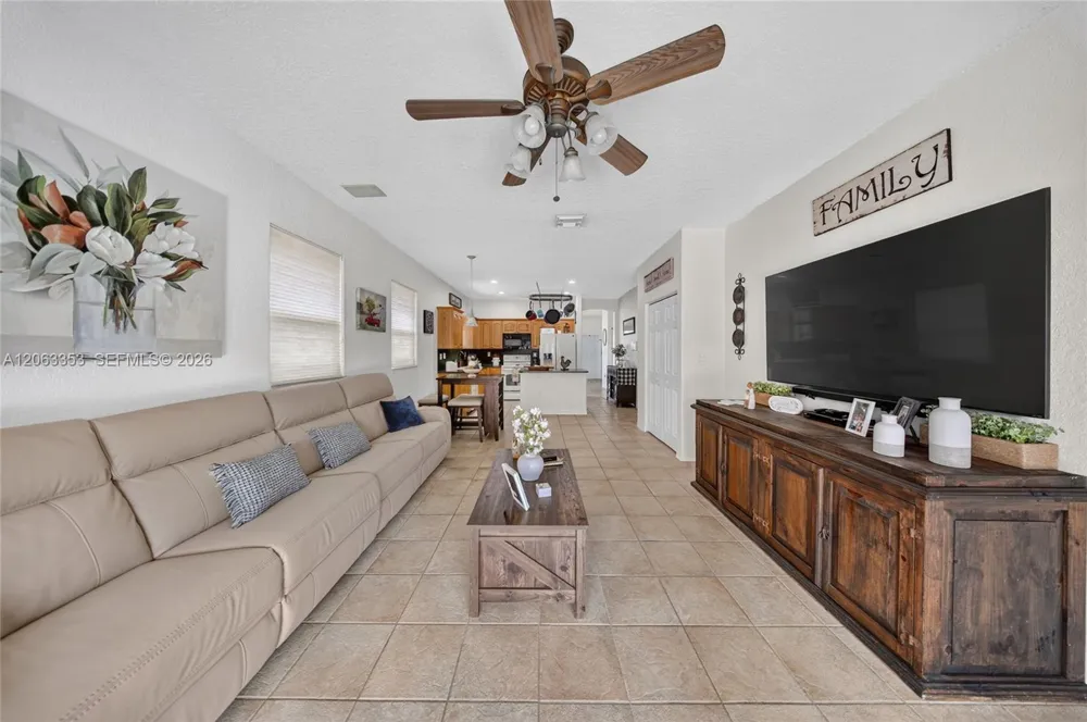 16437 SW 76th Ter Miami, FL 33193
