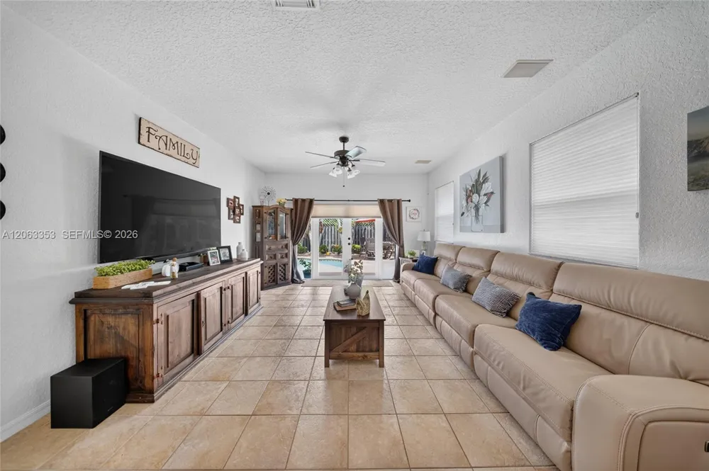 16437 SW 76th Ter Miami, FL 33193