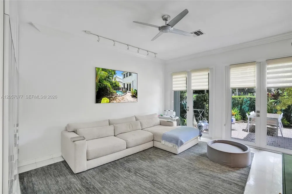 3690 NE 199th St #3690 Aventura, FL 33180