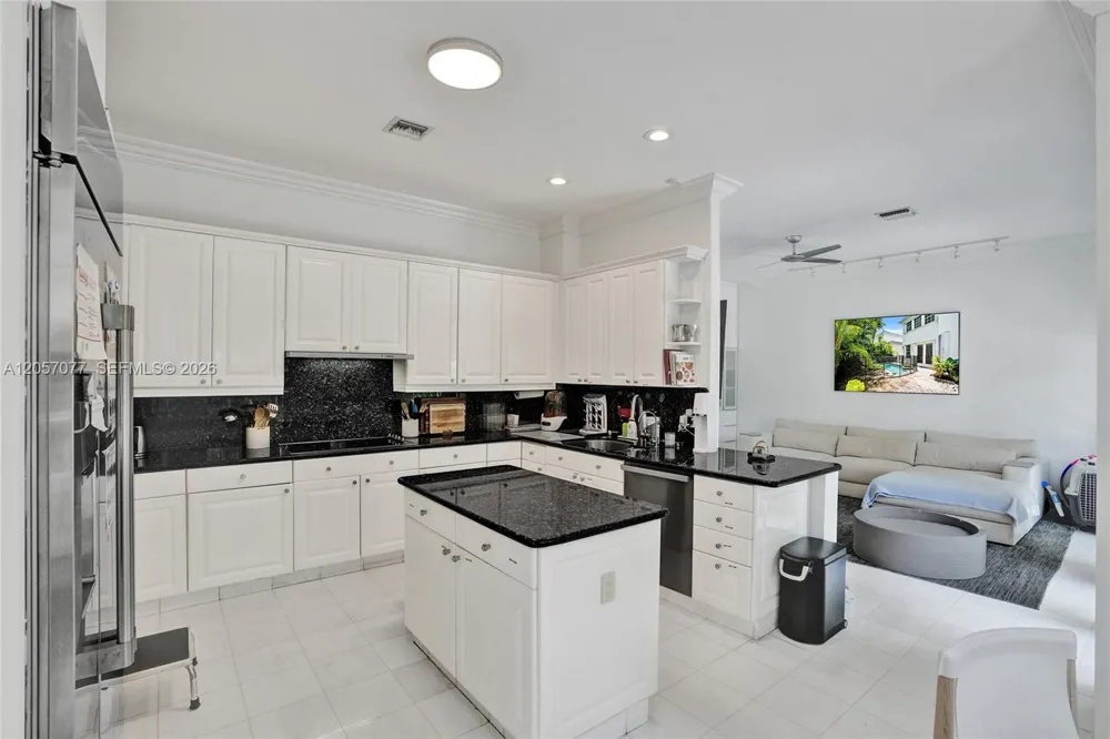 3690 NE 199th St #3690 Aventura, FL 33180