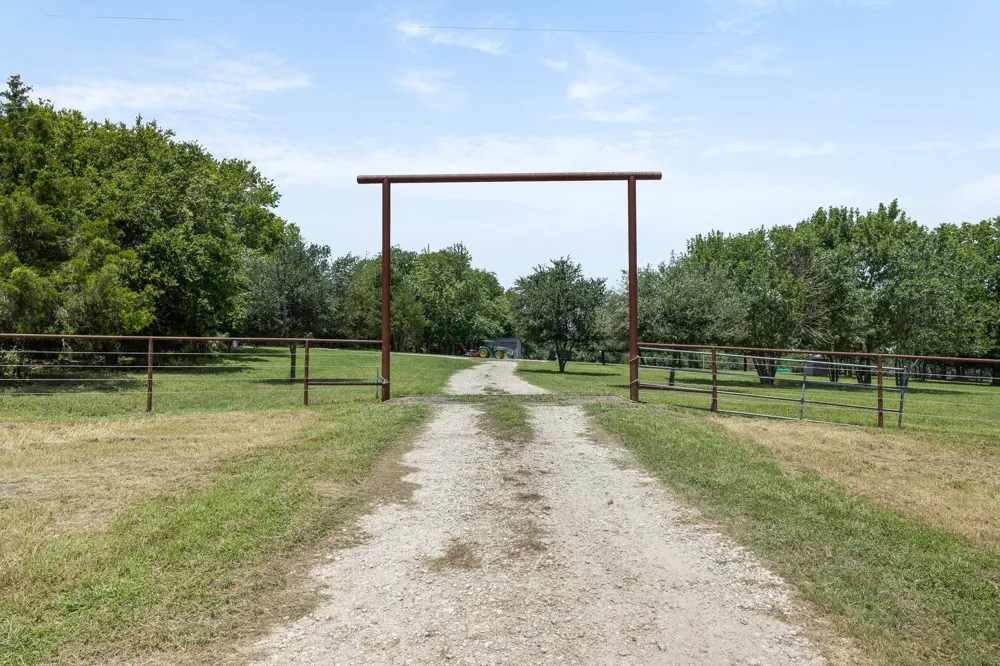 3738 Country Road 222 Anderson, TX 77830