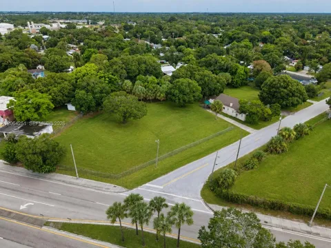 2108 Okeechobee Rd