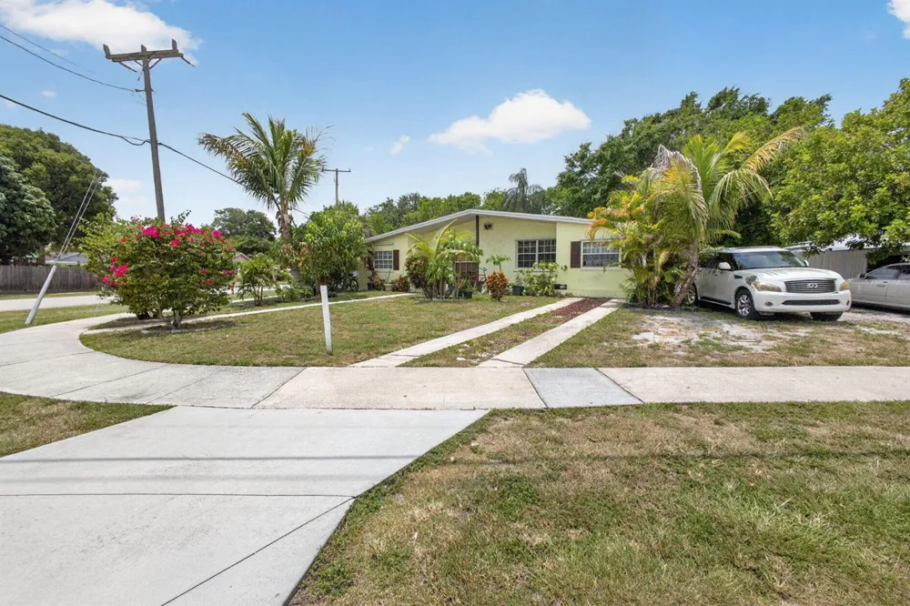 1220 Cherokee Street Jupiter, FL 33458