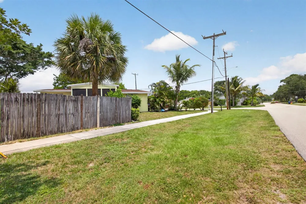 1220 Cherokee Street Jupiter, FL 33458