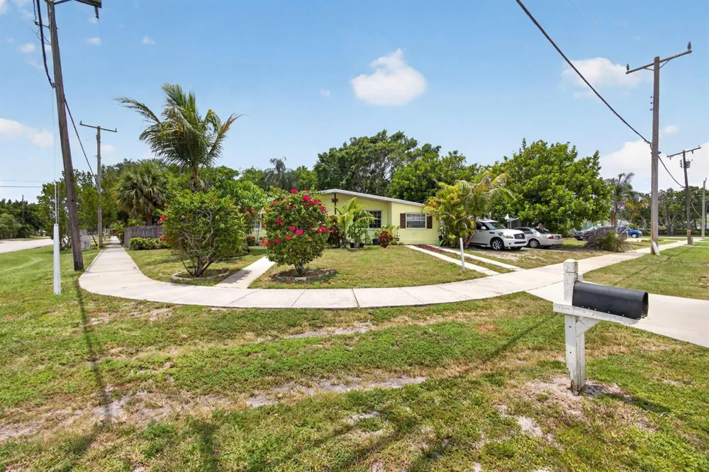 1220 Cherokee Street Jupiter, FL 33458