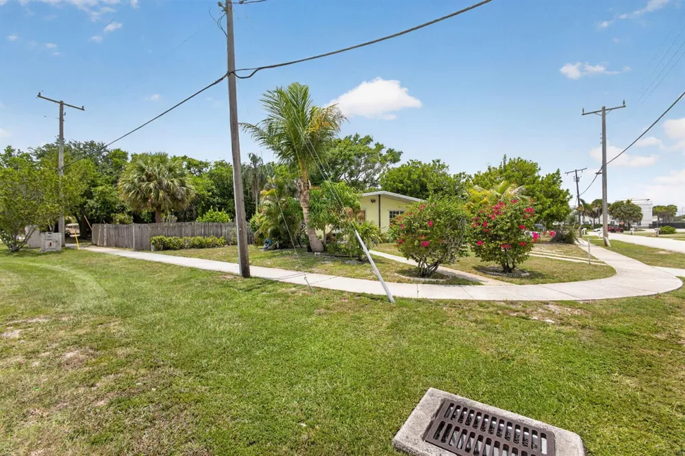 1220 Cherokee Street Jupiter, FL 33458