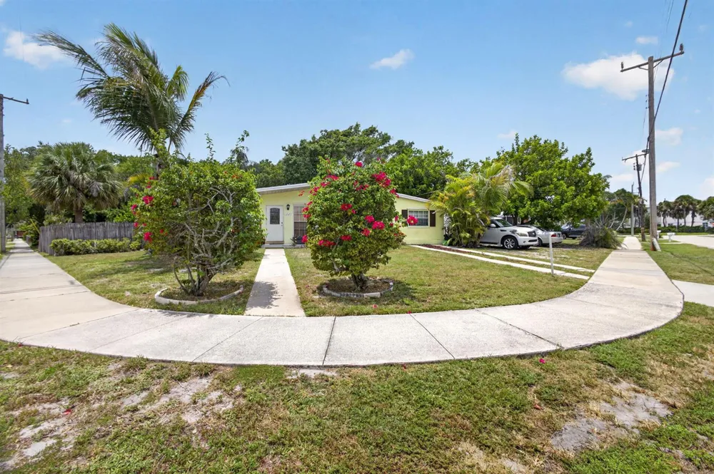 1220 Cherokee Street Jupiter, FL 33458