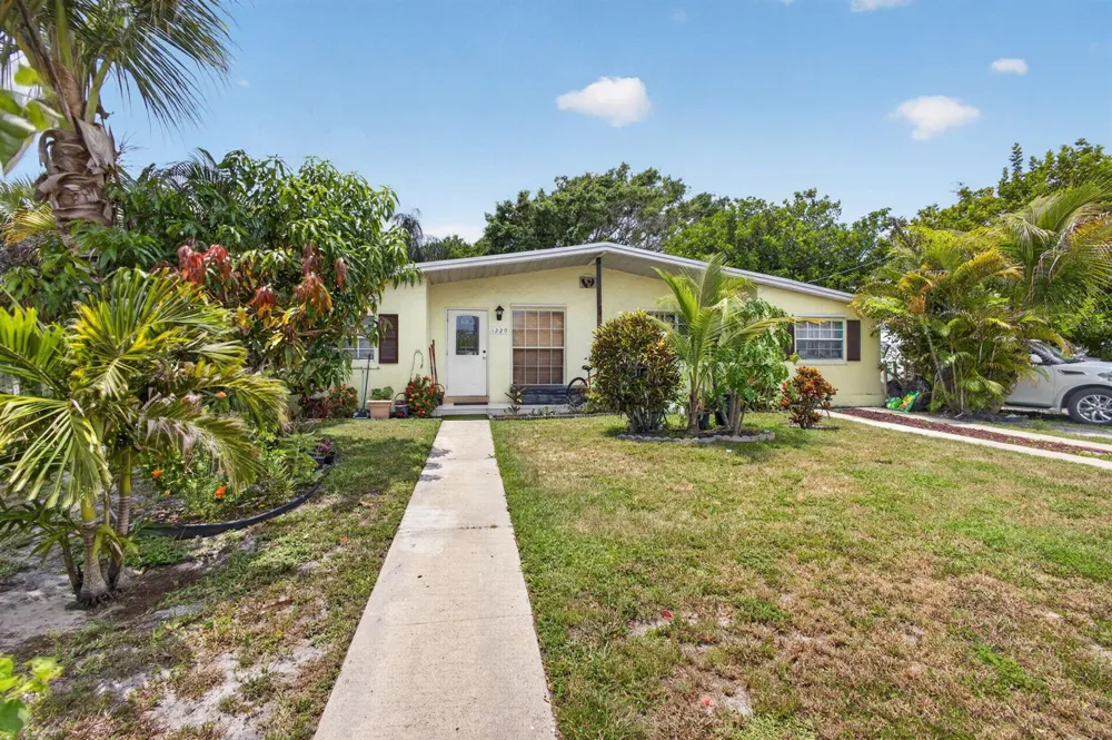 1220 Cherokee Street Jupiter, FL 33458