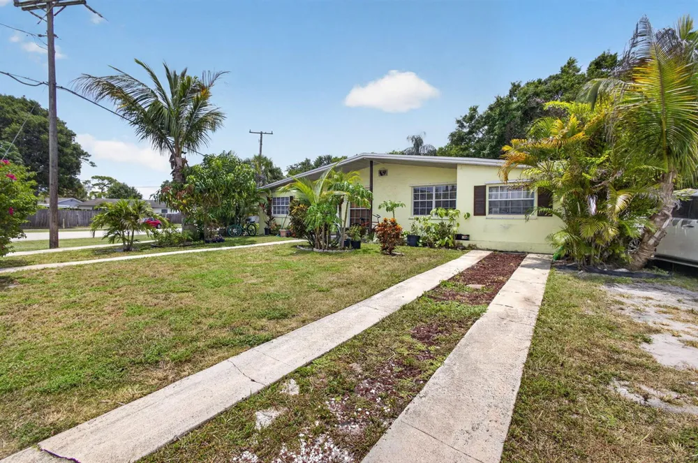 1220 Cherokee Street Jupiter, FL 33458