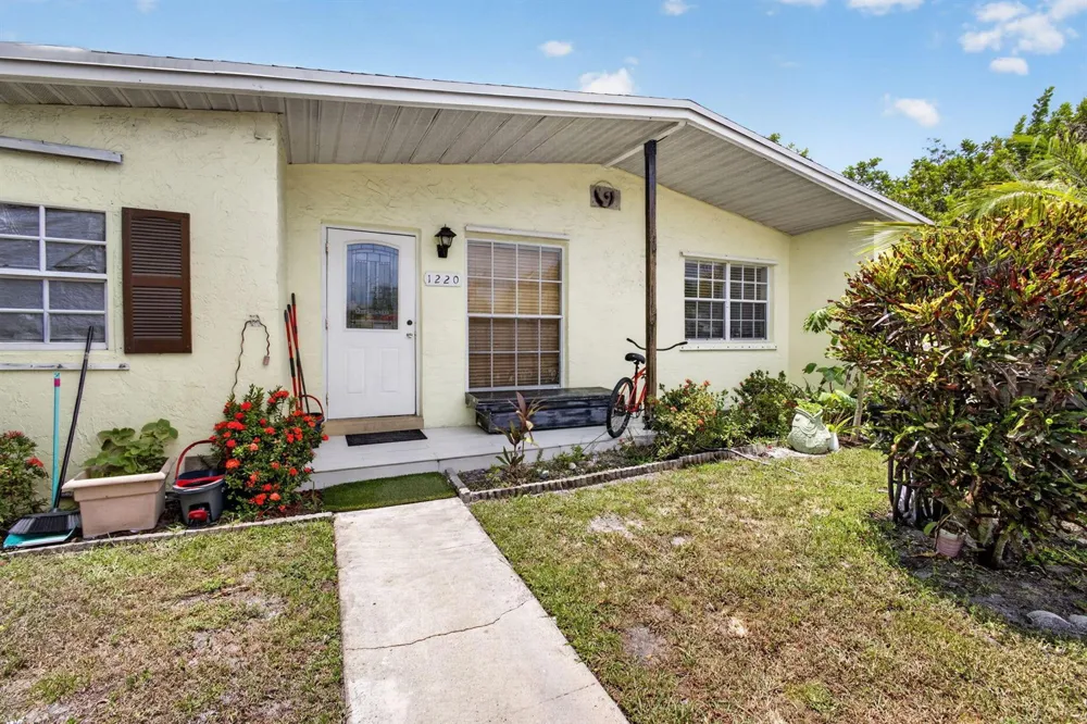 1220 Cherokee Street Jupiter, FL 33458