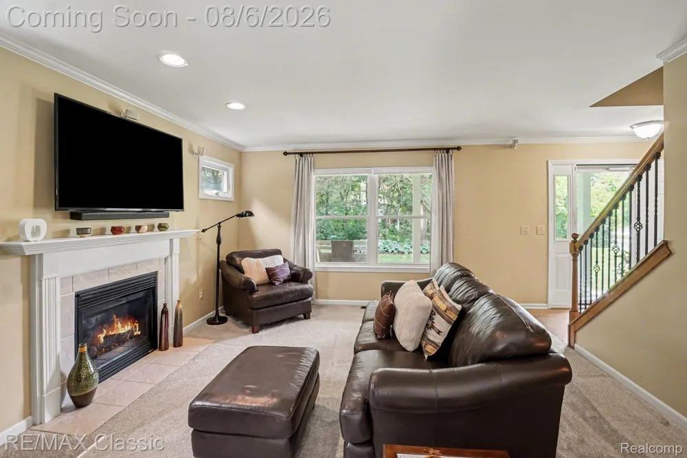 8655 Pettysville Road Hamburg Township, MI 48169
