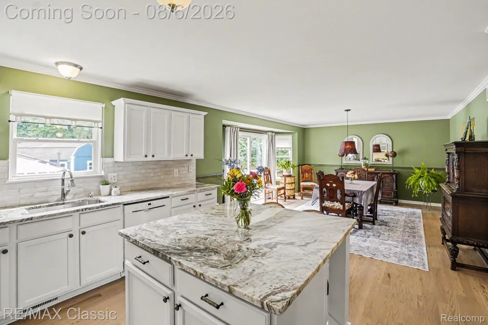8655 Pettysville Road Hamburg Township, MI 48169