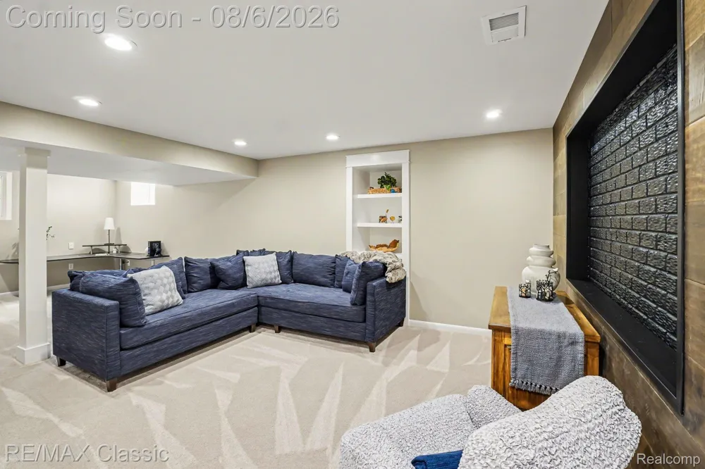 8655 Pettysville Road Hamburg Township, MI 48169