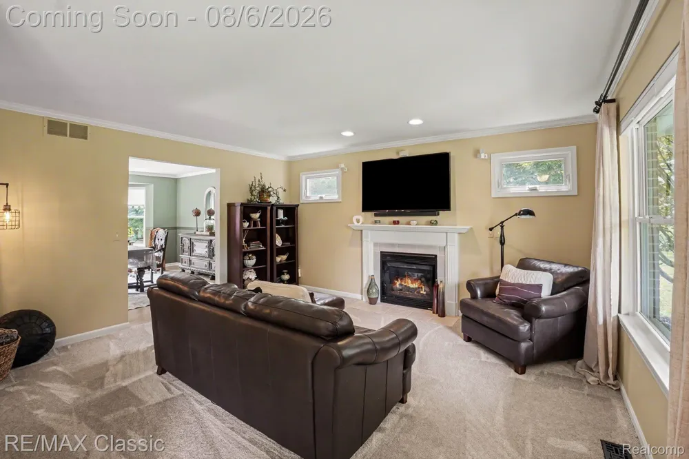 8655 Pettysville Road Hamburg Township, MI 48169