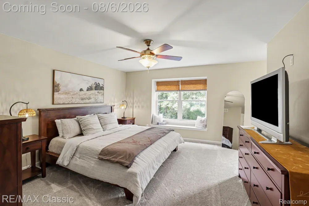8655 Pettysville Road Hamburg Township, MI 48169