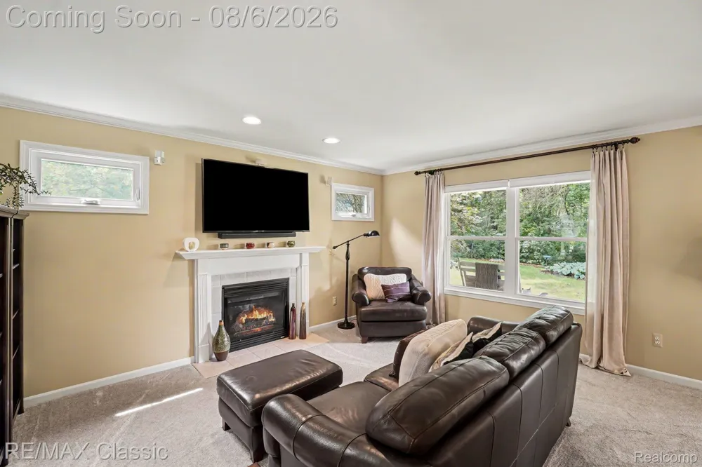 8655 Pettysville Road Hamburg Township, MI 48169