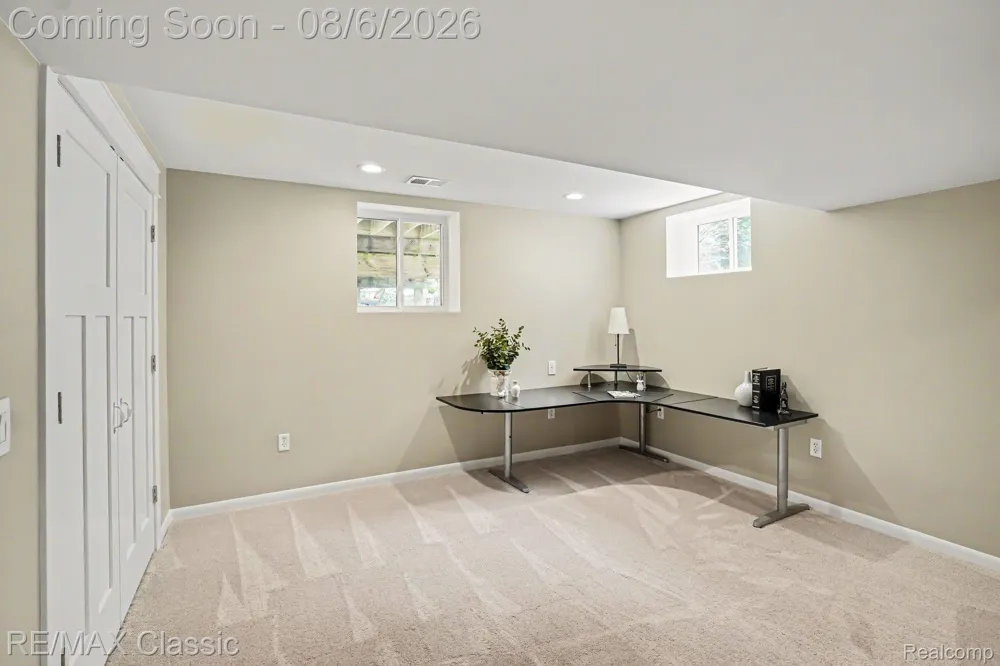 8655 Pettysville Road Hamburg Township, MI 48169