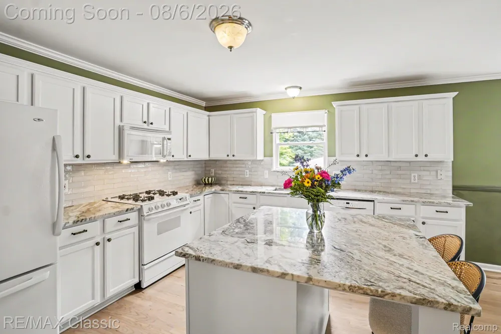 8655 Pettysville Road Hamburg Township, MI 48169