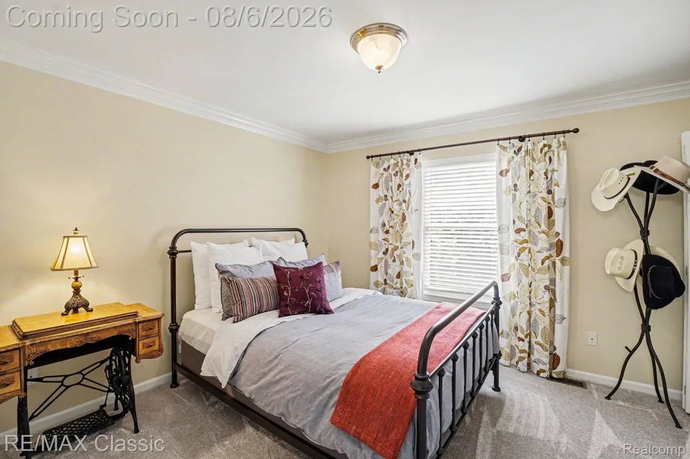 8655 Pettysville Road Hamburg Township, MI 48169
