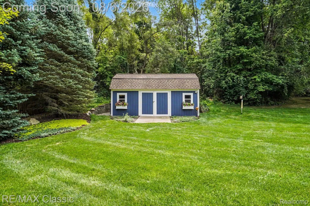 8655 Pettysville Road Hamburg Township, MI 48169
