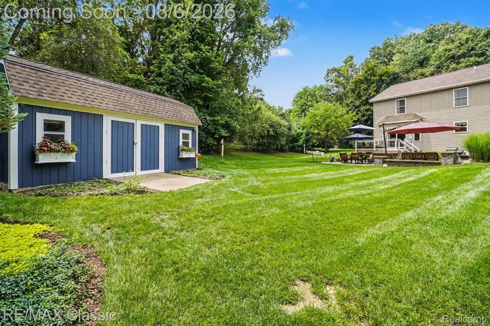 8655 Pettysville Road Hamburg Township, MI 48169