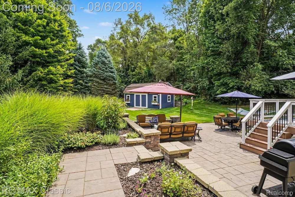 8655 Pettysville Road Hamburg Township, MI 48169
