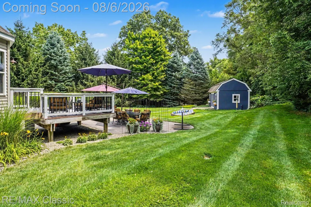 8655 Pettysville Road Hamburg Township, MI 48169