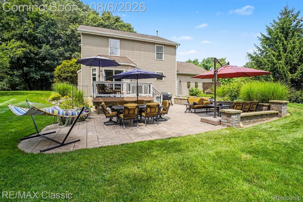 8655 Pettysville Road Hamburg Township, MI 48169