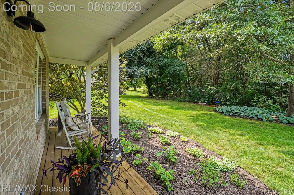 8655 Pettysville Road Hamburg Township, MI 48169