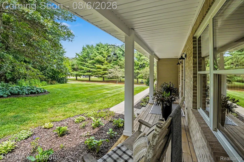 8655 Pettysville Road Hamburg Township, MI 48169
