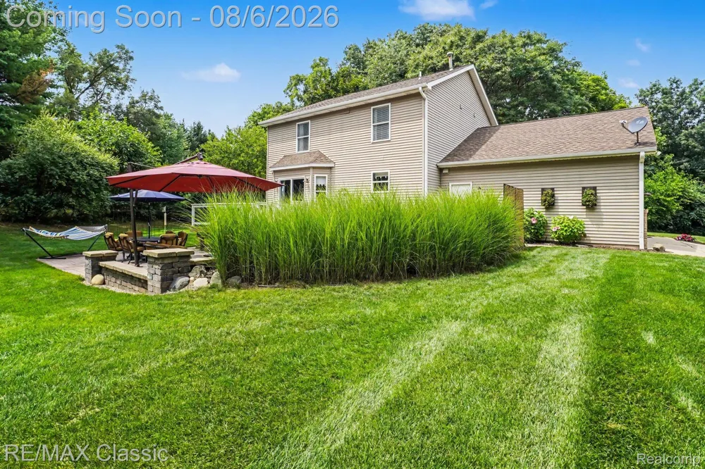 8655 Pettysville Road Hamburg Township, MI 48169