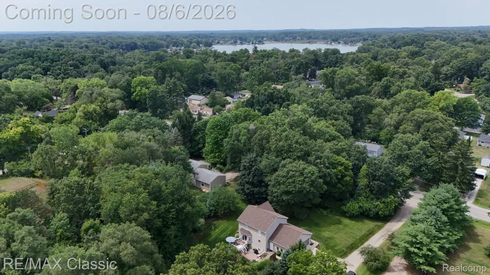8655 Pettysville Road Hamburg Township, MI 48169