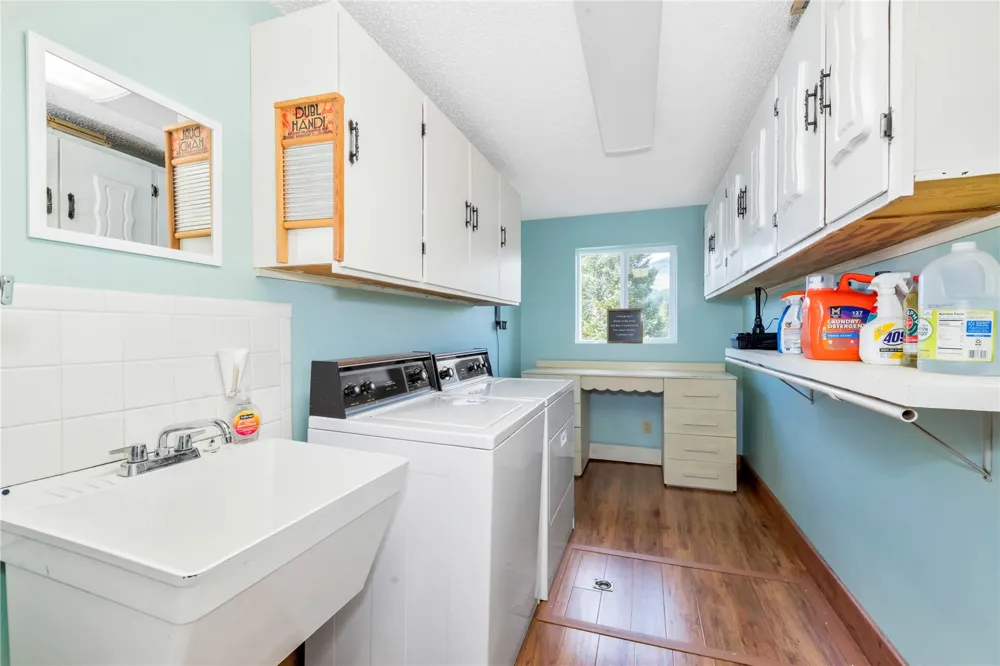 28400 COUNTY ROAD 209A Clark, CO 80487