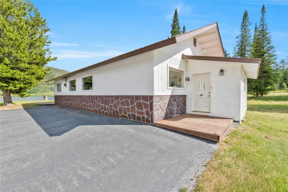 28400 COUNTY ROAD 209A Clark, CO 80487