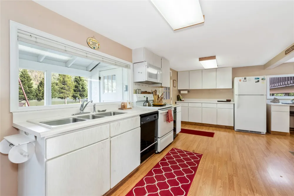 28400 COUNTY ROAD 209A Clark, CO 80487