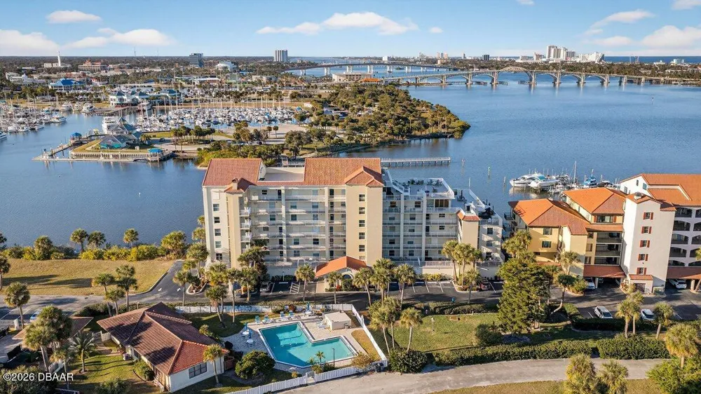 522 Marina Point Drive Daytona Beach, FL 32114