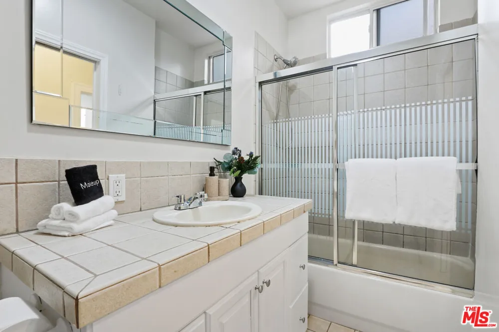 442 Orange Grove Avenue Los Angeles, CA 90036