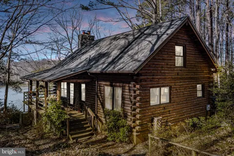 370 WESTVIEW LANE