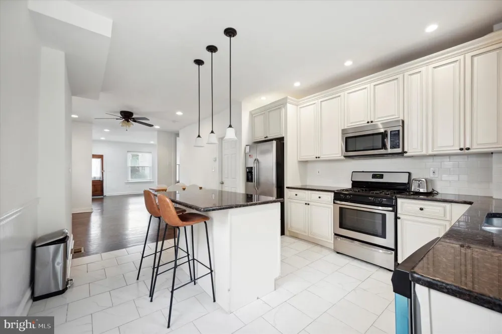 32 S CRICKET TERRACE Ardmore, PA 19003