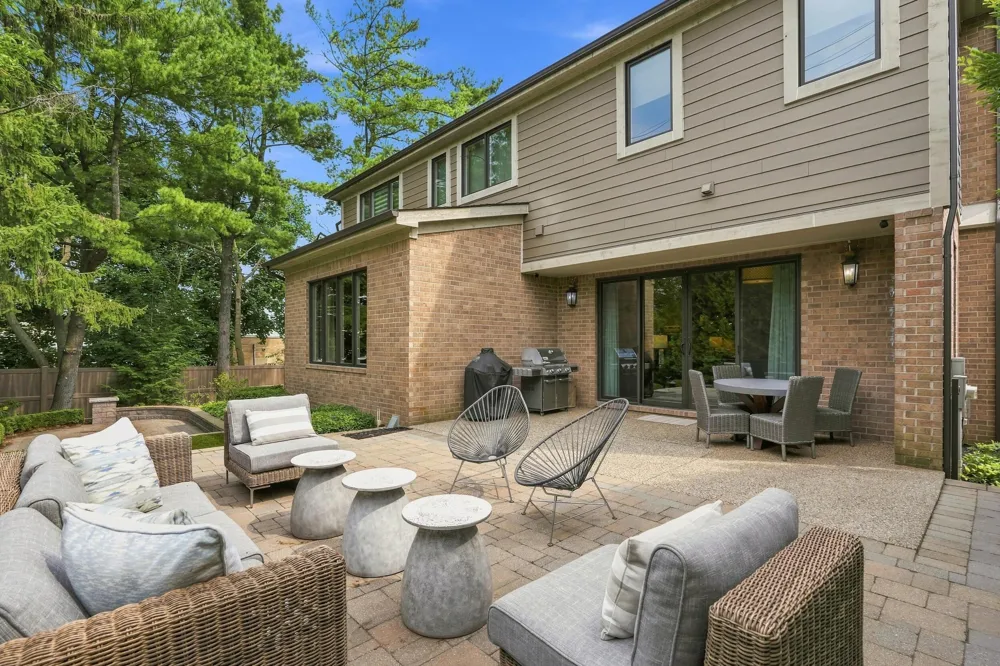 1215 Manchester Road Birmingham, MI 48009